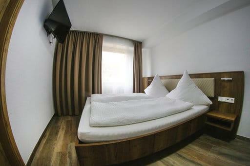 Look Hotel & Rooms ไครล์สไฮม์ ภายนอก รูปภาพ