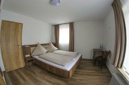 Look Hotel & Rooms ไครล์สไฮม์ ภายนอก รูปภาพ