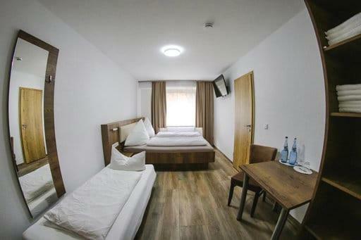 Look Hotel & Rooms ไครล์สไฮม์ ภายนอก รูปภาพ