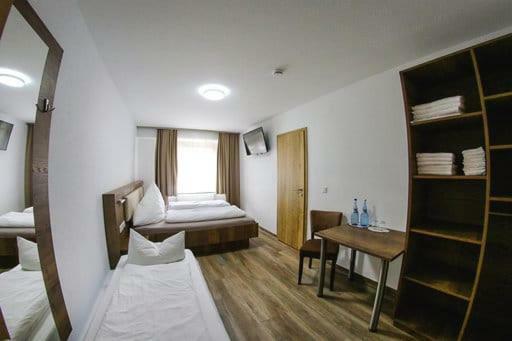 Look Hotel & Rooms ไครล์สไฮม์ ภายนอก รูปภาพ