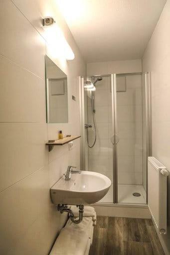 Look Hotel & Rooms ไครล์สไฮม์ ภายนอก รูปภาพ