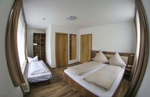 Look Hotel & Rooms ไครล์สไฮม์ ภายนอก รูปภาพ